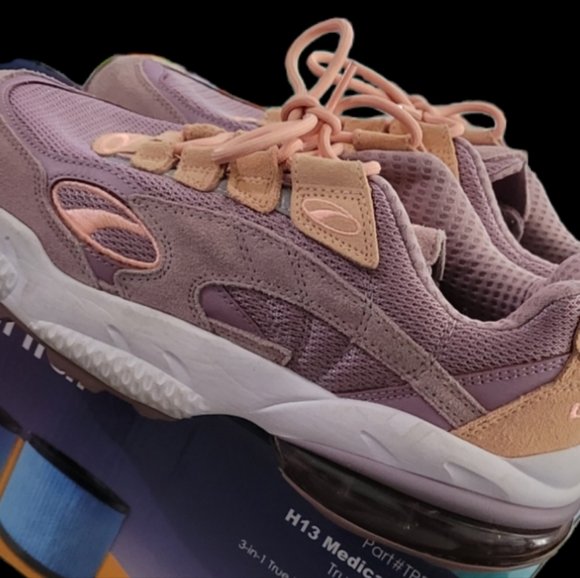 Puma sneakers women size 9.5 - Picture 3 of 4